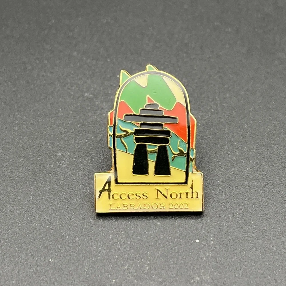Access North‎ Labrador 2002 Lapel Hat Pin